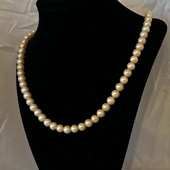 Genuine Creme Pearls by J&L Hartzberg - Picture 4 of 6